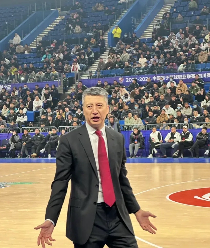 包含球队教练提出新的训练方案，力求全面提升球员能力的词条